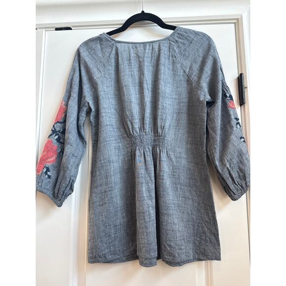 A Pea in the Pod Chambray Maternity Tunic Top With Pink Embroidered Flowers - Picture 7 of 7